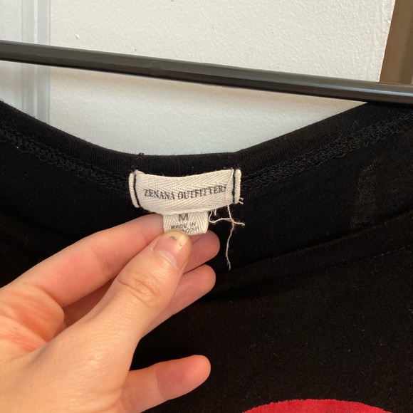 Zenana Outfitters Heart β€οΈ Shirt - Picture 6 of 6